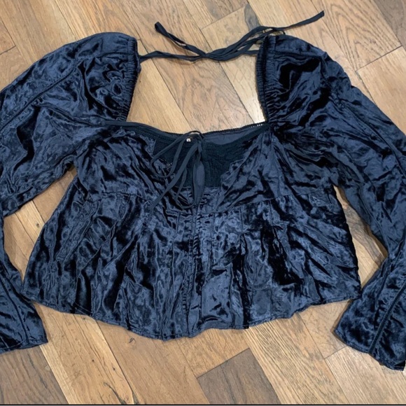 Free People NWOT Bali Heirloom crushed velvet long sleeve crop top - Picture 7 of 14